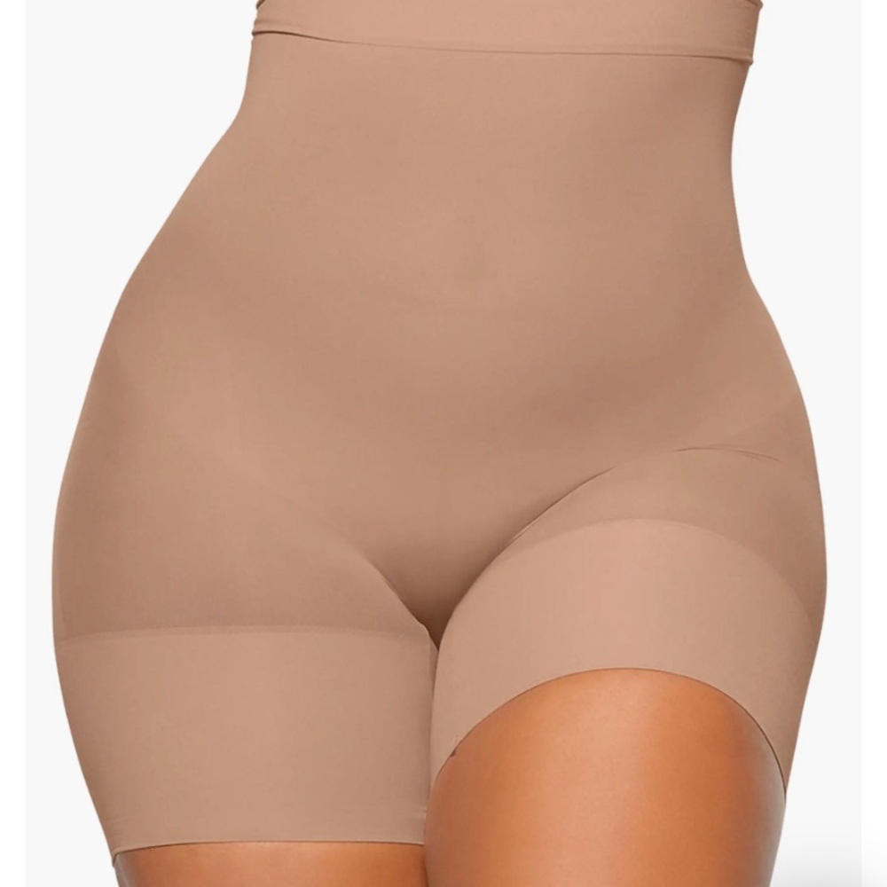 Skims Everyday Sculpt Mid Thigh Shorts - Mica